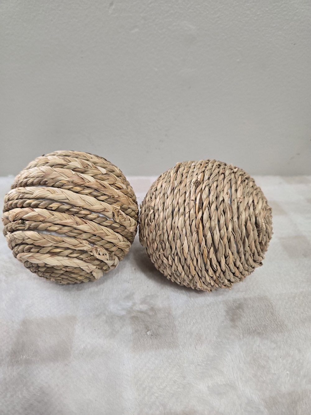 Trueliving Wicker Decorative Balls Beige Woven Orb Sphere Set of 2 4 in